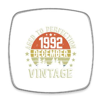 Retro Geburtstagsgeschenk - Geboren im Dezember 1992 - Viereckiger Kühlschrankmagnet - Weiß - Vorne