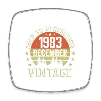 Retro Geburtstagsgeschenk - Geboren im Dezember 1983 - Viereckiger Kühlschrankmagnet - Weiß - Vorne