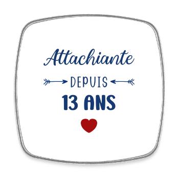 Attachiante depuis 13 ans - Magnet carré - blanc - Devant