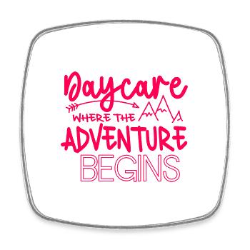 Daycare Where The Adventure Begins Babysit Teacher - Viereckiger Kühlschrankmagnet - Weiß - Vorne