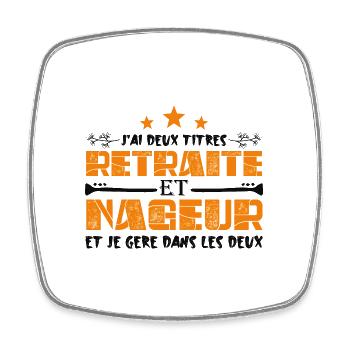 J'ai deux titres Retraite et Nageur. Cadeau - Magnet carré - blanc - Devant