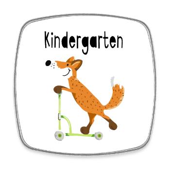 Auf den Kindergarten - lustiger Fuchs mit Roller - Viereckiger Kühlschrankmagnet - Weiß - Vorne