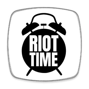 Aufruhrzeit Großschrift Print Riot - Viereckiger Kühlschrankmagnet - Weiß - Vorne