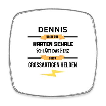 Dennis unter harte Schale eines Großartigen Helden - Viereckiger Kühlschrankmagnet - Weiß - Vorne