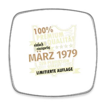 44. Geburtstag März Jahrgang 1979 Geschenkidee - Viereckiger Kühlschrankmagnet - Weiß - Vorne