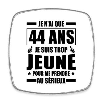 44 ans / cadeau humour anniversaire 44 ans - Magnet carré - blanc - Devant