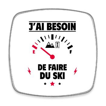 J’ai besoin de faire du ski,Ski,Skieur - Magnet carré - blanc - Devant