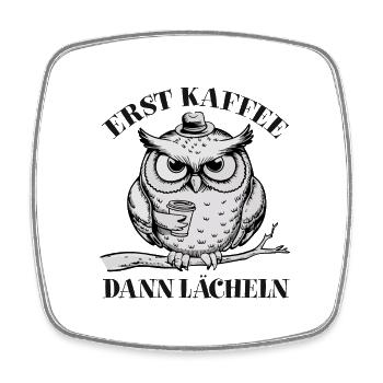 Grantige Eule mit lustigem Kaffeetrinkerspruch - Viereckiger Kühlschrankmagnet - Weiß - Vorne
