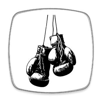 Gants de boxe noirs accrochés aux cordons - Magnet carré - blanc - Devant