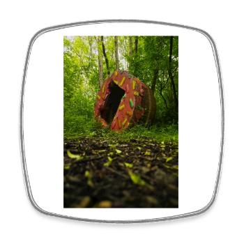 Gâteau de béton dans une forêt sauvage, forêt de moisissures - Magnet carré - blanc - Devant