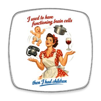Retro Pin-Up Mama Humor – Multitasking Chaos - Viereckiger Kühlschrankmagnet - Weiß - Vorne
