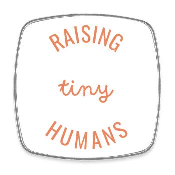 Raising Tiny Humans Kreis - Viereckiger Kühlschrankmagnet - Weiß - Vorne