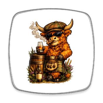 Bétail des Highlands avec fût de whisky, cigare et kilt - Magnet carré - blanc - Devant