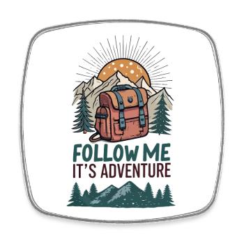 Rucksack und Berge mit Abenteuer-Slogan - Viereckiger Kühlschrankmagnet - Weiß - Vorne