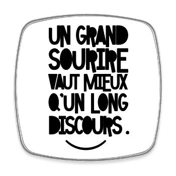 Un grand sourire vaut mieux qu’un long discours - Magnet carré - blanc - Devant