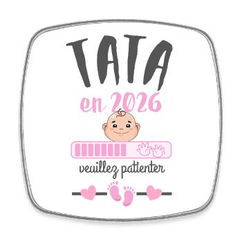 Tata en 2026 Veuillez Patienter  - Magnet carré - blanc - Devant