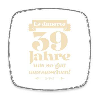 Es dauerte 39 Jahre um so gut auszusehen - Viereckiger Kühlschrankmagnet - Weiß - Vorne