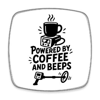 Angetrieben von Kaffee und Piepen, lustige Metallerkennung - Viereckiger Kühlschrankmagnet - Weiß - Vorne