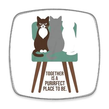 Drei Katzen auf dem purrfekten Tisch - Viereckiger Kühlschrankmagnet - Weiß - Vorne