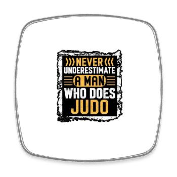 Ne sous-estimez jamais un homme qui fait du judo - Magnet carré - blanc - Devant