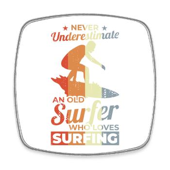 Never underestimate an old surfer - Square fridge magnet - white - Front