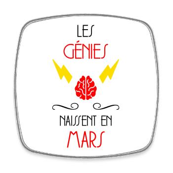 Les Génies Naissent en Mars Cadeau Bébé - Magnet carré - blanc - Devant
