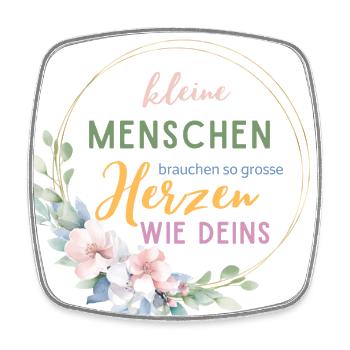 Kleine Menschen brauchen so große Herzen wie deins - Viereckiger Kühlschrankmagnet - Weiß - Vorne