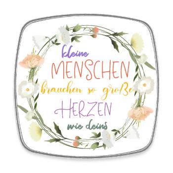 Kleine Menschen brauchen so große Herzen wie deins - Viereckiger Kühlschrankmagnet - Weiß - Vorne