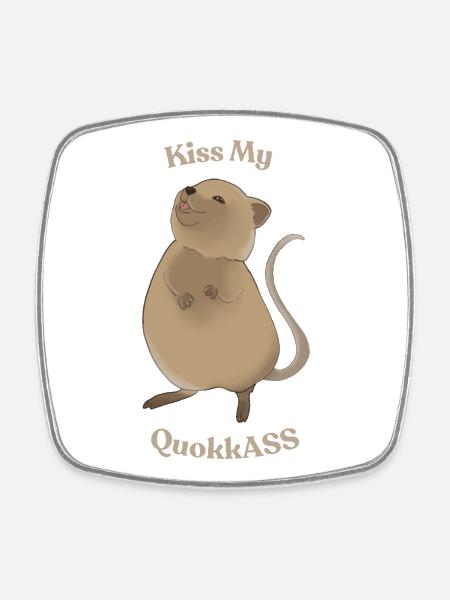 Kiss My QuokkASS – Śmieszna koszulka Quokka - Kwadratowy magnes na lodówkę - biały