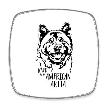 Aimé par un chien Akita américain disant Wilsigns - Magnet carré - blanc - Devant