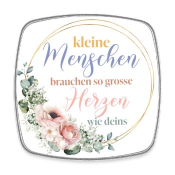Kleine Menschen brauchen so große Herzen wie deins - Viereckiger Kühlschrankmagnet - Weiß - Vorne