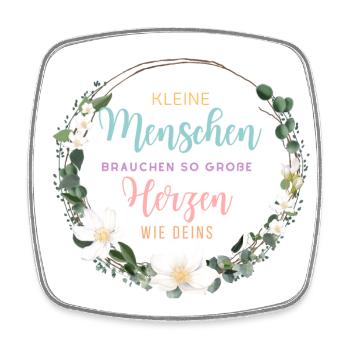 Kleine Menschen brauchen so große Herzen wie deins - Viereckiger Kühlschrankmagnet - Weiß - Vorne