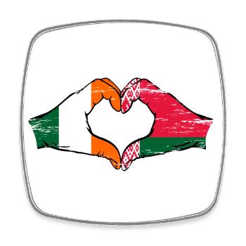 Irlande Biélorussie drapeau mains coeur forme utilisé - Magnet carré - blanc - Devant