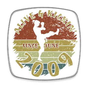16. Geburtstag Alive and kickin since 06/2009 - Viereckiger Kühlschrankmagnet - Weiß - Vorne
