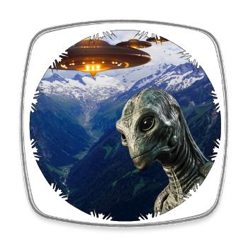 Flying saucers and aliens in camera - Square fridge magnet - white - Front