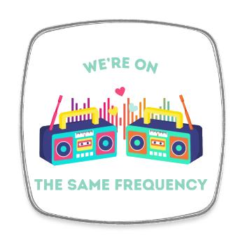We’re on the same frequency - Viereckiger Kühlschrankmagnet - Weiß - Vorne