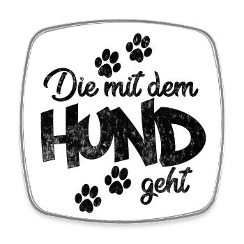 Die mit dem Hund geht - Viereckiger Kühlschrankmagnet - Weiß - Vorne