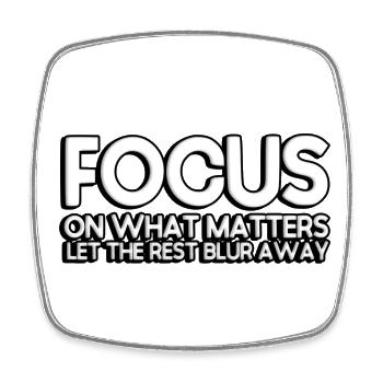 Focus on what matters, let the rest blur away - Viereckiger Kühlschrankmagnet - Weiß - Vorne