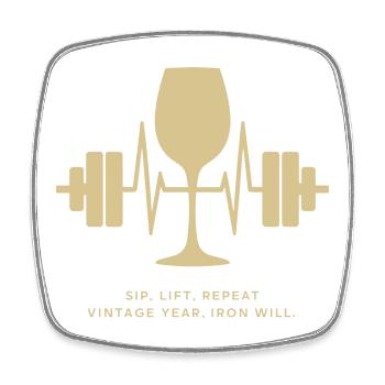 Genuss und Kraft: Wein und Gewichte - Viereckiger Kühlschrankmagnet - Weiß - Vorne