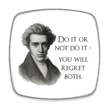 Zitat Kierkegaard: Tu es oder mach es nicht - Viereckiger Kühlschrankmagnet - Weiß - Vorne