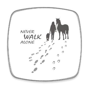 NEVER WALK ALONE - Frau Hund Pferd - Geschenk - Viereckiger Kühlschrankmagnet - Weiß - Vorne