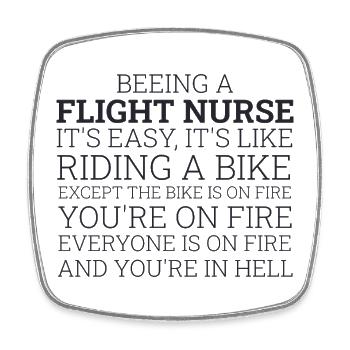 Flight Nurse Riding A Bike Luftrettung - Viereckiger Kühlschrankmagnet - Weiß - Vorne