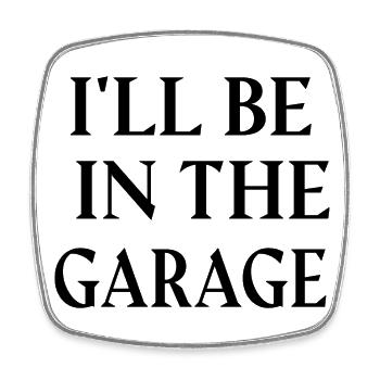 ICH WERDE IN DER GARAGE SEIN. - Viereckiger Kühlschrankmagnet - Weiß - Vorne