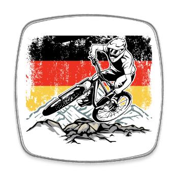 Abfahrtsfahrer mit deutscher Flagge - Viereckiger Kühlschrankmagnet - Weiß - Vorne