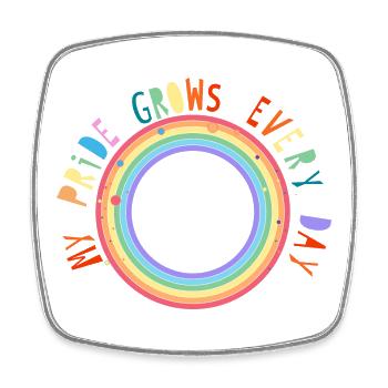 bunter Schriftzug mit Regenbogen für Pride Monat - Viereckiger Kühlschrankmagnet - Weiß - Vorne