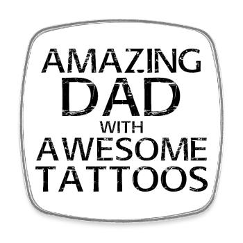 Erstaunlicher Vater mit tollen Tattoos – lustiges Geschenk - Viereckiger Kühlschrankmagnet - Weiß - Vorne