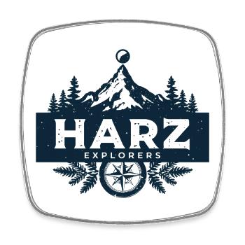 Harz Explorers | Vintage Outdoor Badge - Viereckiger Kühlschrankmagnet - Weiß - Vorne