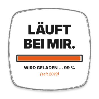 Läuft bei mir – Ladebalken 99 % Spruch für Nerds - Viereckiger Kühlschrankmagnet - Weiß - Vorne