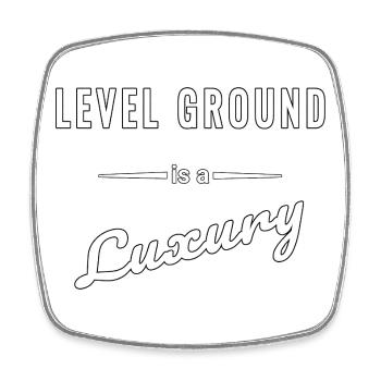 Level Ground is a Luxury – Spruch - Viereckiger Kühlschrankmagnet - Weiß - Vorne