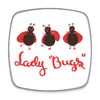 Trio de coccinelles dansantes – Dessin animé mignon - Magnet carré - blanc - Devant